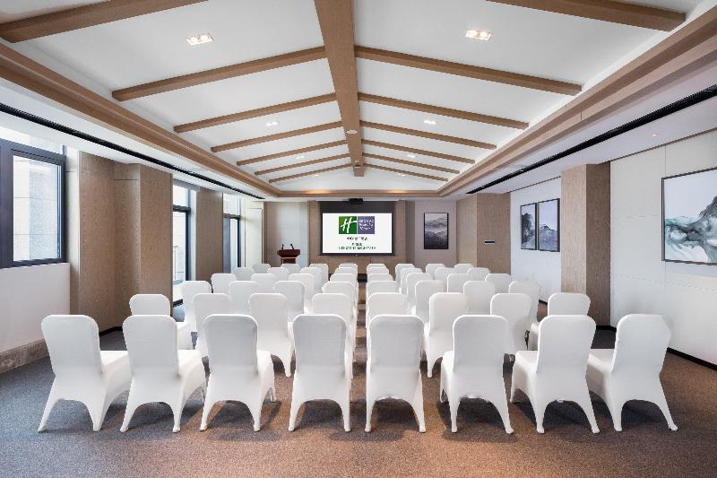 Отель Holiday Inn Resort Mengding Mountain By Ihg