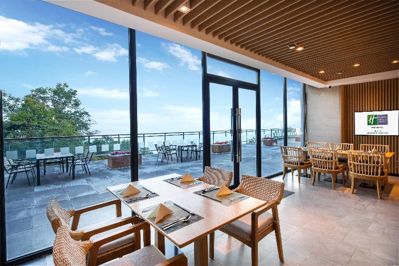 Отель Holiday Inn Resort Mengding Mountain By Ihg