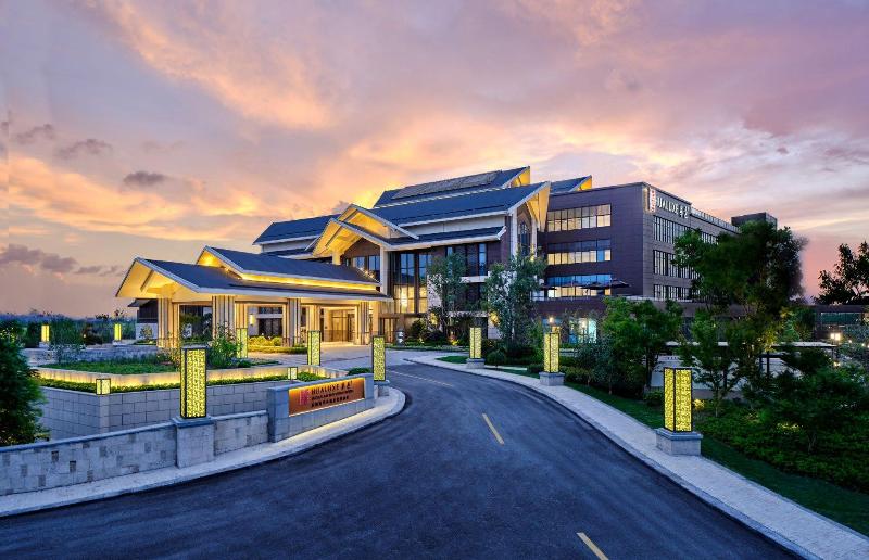 Отель Hualuxe Suzhou Bay Hot Spring Resort, An Ihg