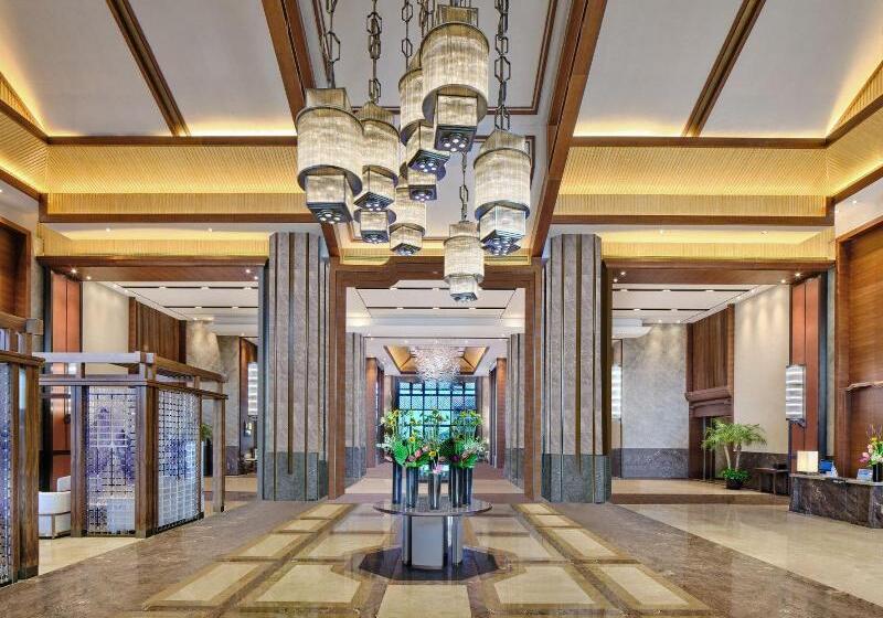 Отель Hualuxe Suzhou Bay Hot Spring Resort, An Ihg