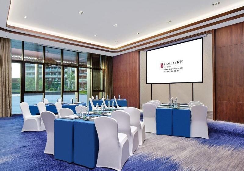 Отель Hualuxe Suzhou Bay Hot Spring Resort, An Ihg