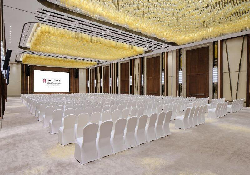 Отель Hualuxe Suzhou Bay Hot Spring Resort, An Ihg