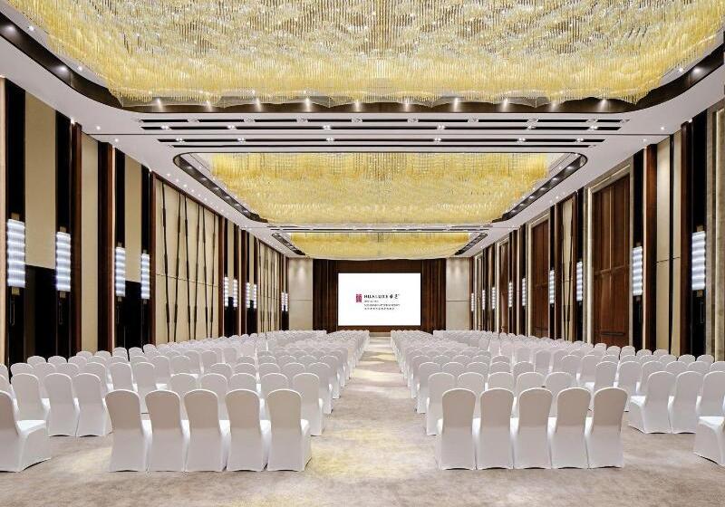 Отель Hualuxe Suzhou Bay Hot Spring Resort, An Ihg