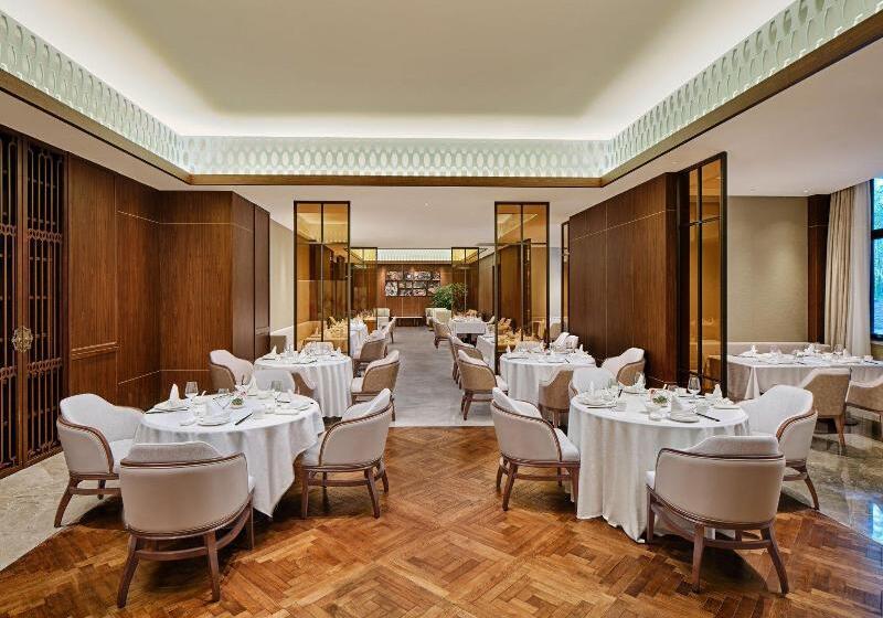 Отель Hualuxe Suzhou Bay Hot Spring Resort, An Ihg