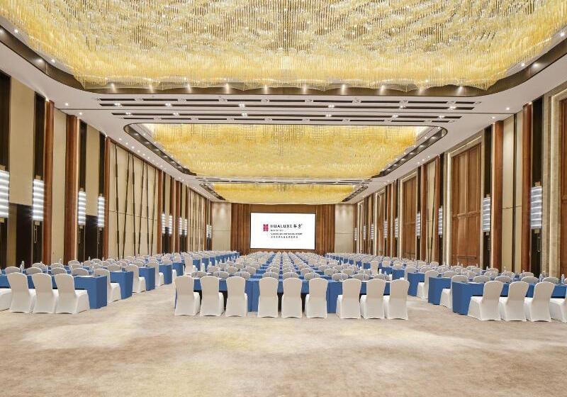 Отель Hualuxe Suzhou Bay Hot Spring Resort, An Ihg