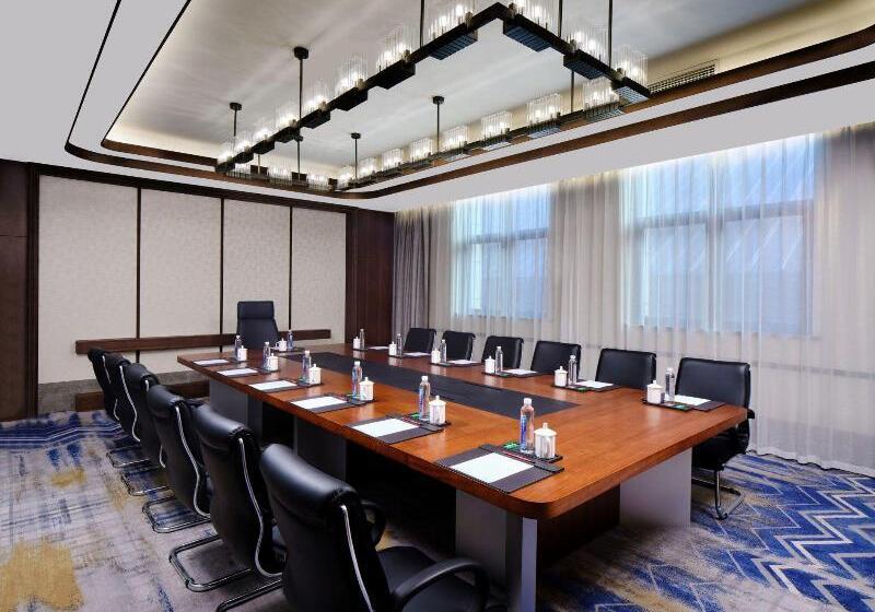 Отель Hualuxe Suzhou Bay Hot Spring Resort, An Ihg