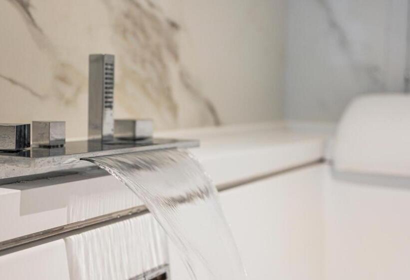 Hyperion City Hotel & Spa