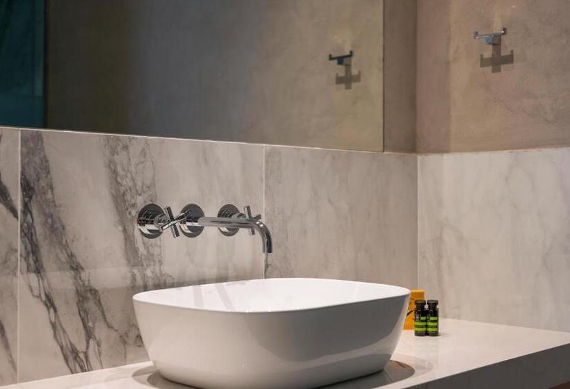 Hyperion City Hotel & Spa