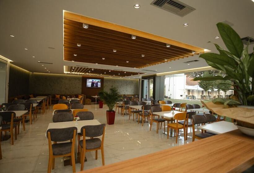 酒店 Kompleksi Royal