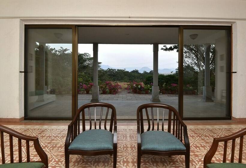 בית מלון כפרי Modi S Resort Karjat