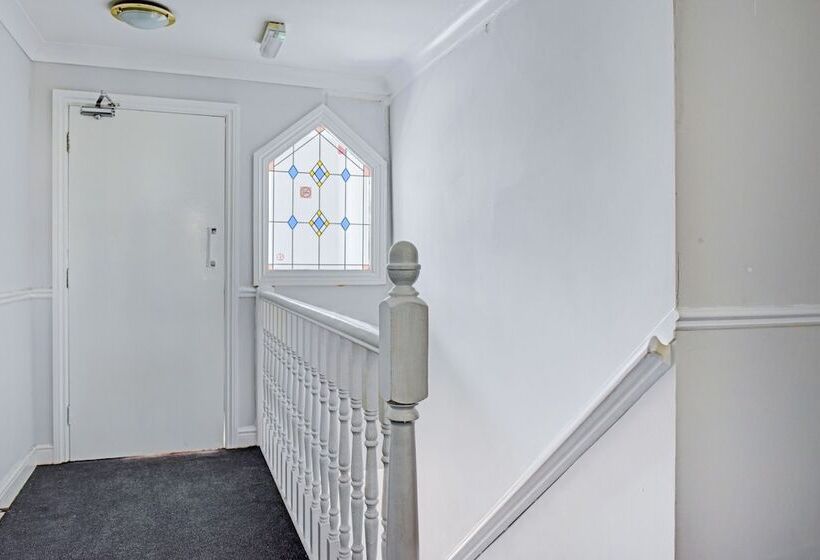 فندق Oyo Lodge  Birmingham Airport & Nec