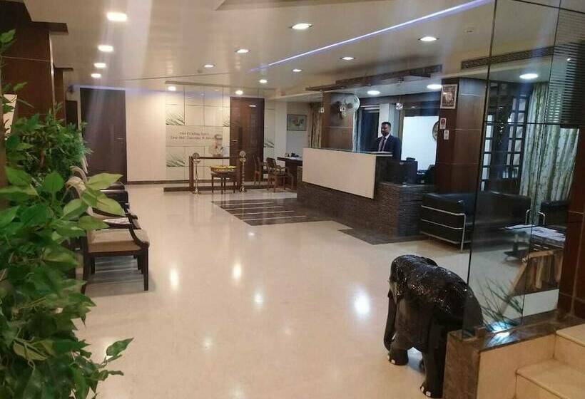 فندق Suvarna Regency