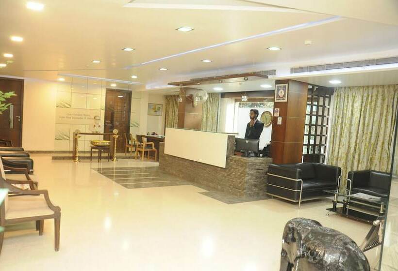 호텔 Suvarna Regency