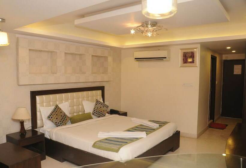 فندق Suvarna Regency