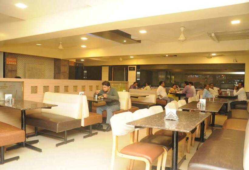 فندق Suvarna Regency