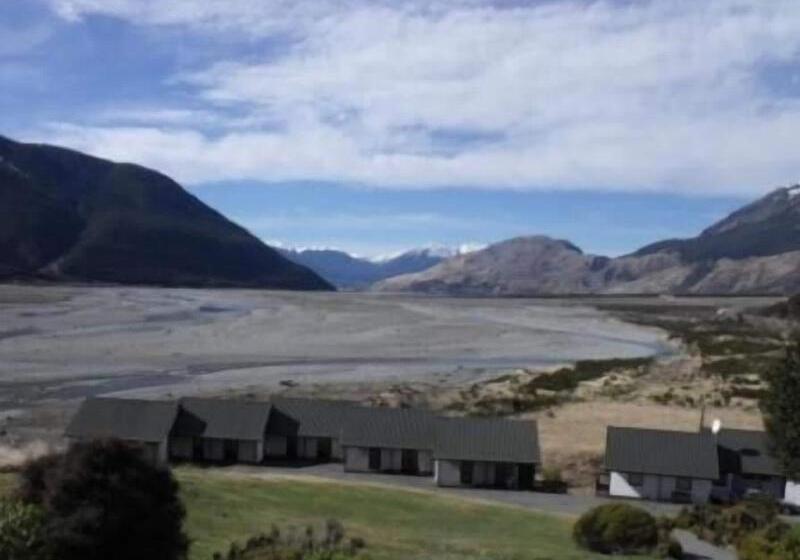 ホテル The Bealey