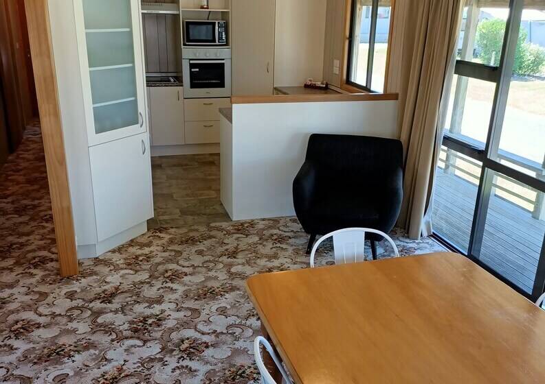 בית מלון כפרי Whanganui Seaside Holiday Park