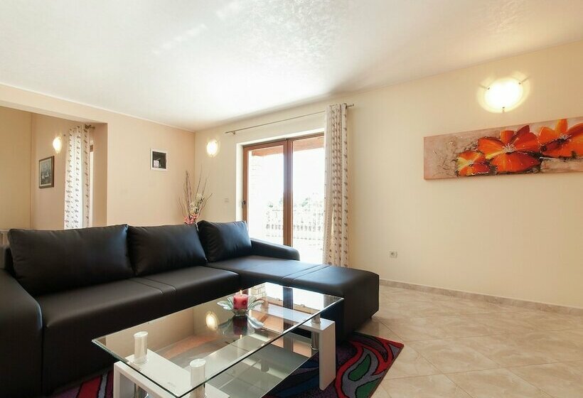 Ideal Destination For Summer Holiday In Countryside Near Sea