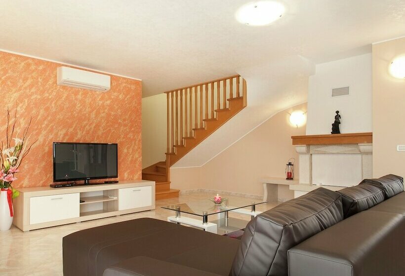 Ideal Destination For Summer Holiday In Countryside Near Sea