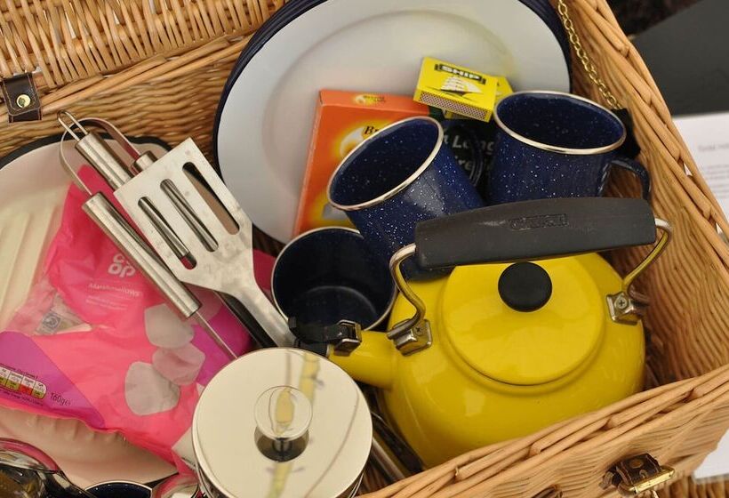 Immaculate And Cosy Bell Tent In Shaftesbury, Uk