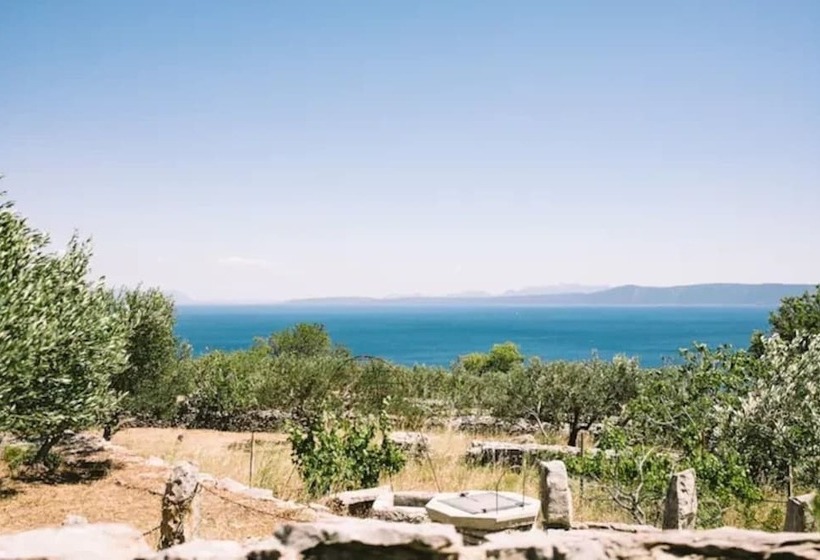 Lovely Cottage With Sea Views In Selca, Croatia