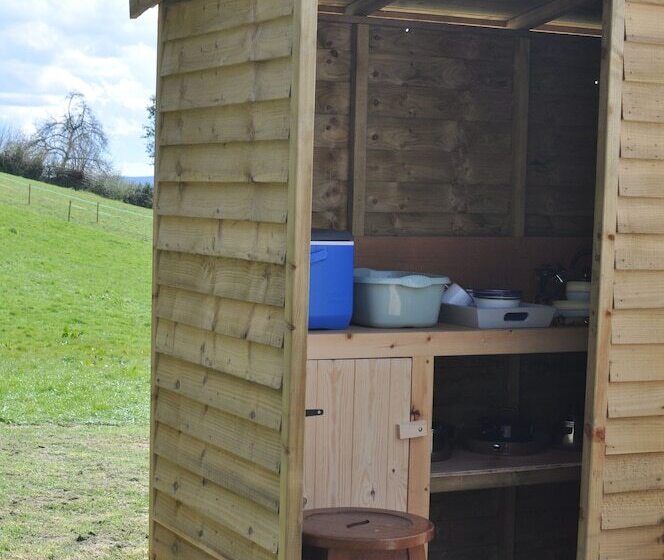 Lovely Spacious Lotus Bell Tent In Shaftesbury, Uk