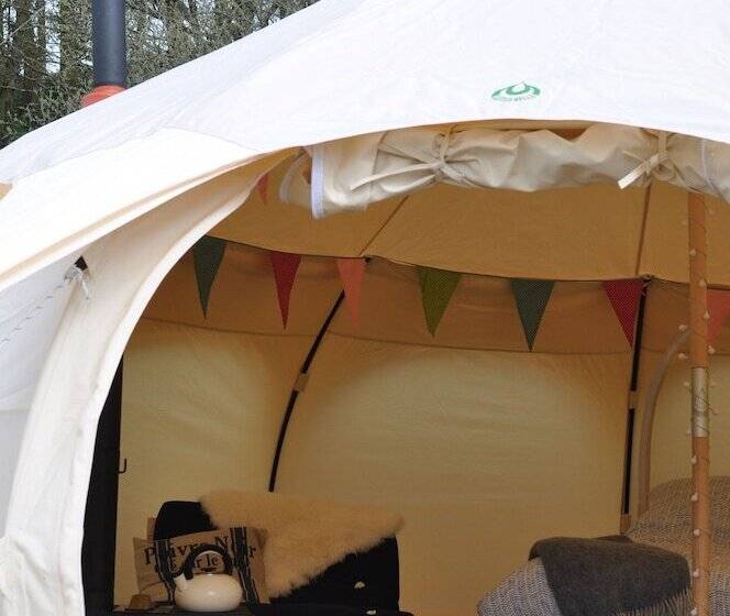 Lovely Spacious Lotus Bell Tent In Shaftesbury, Uk