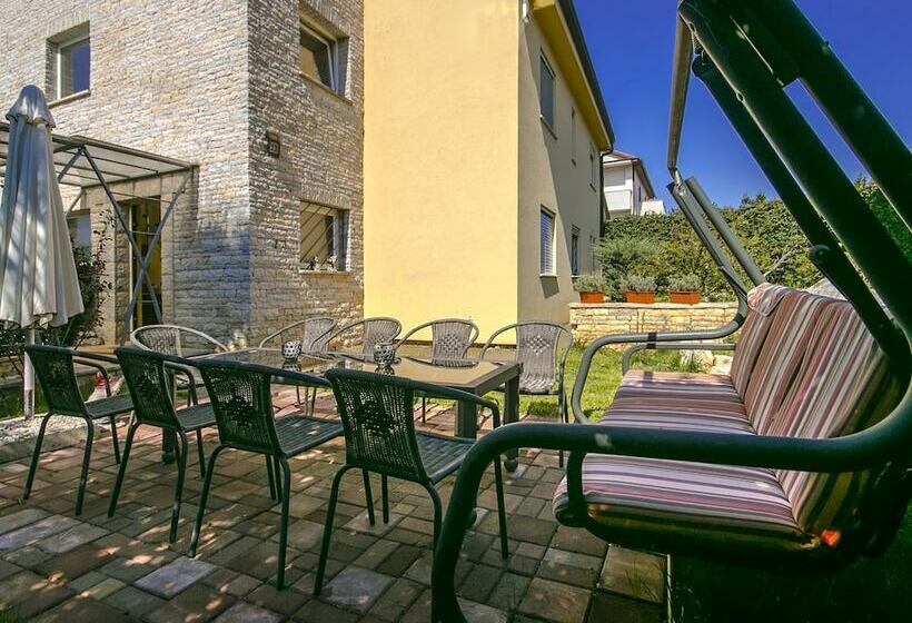 Luxury Villa With Private Pool & Sea View Near City Center Of Poreč