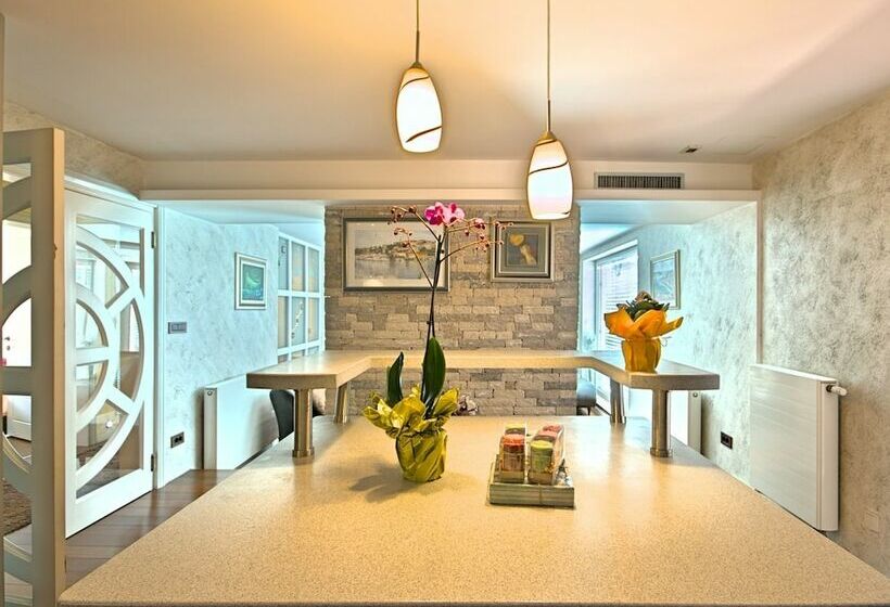 Luxury Villa With Private Pool & Sea View Near City Center Of Poreč