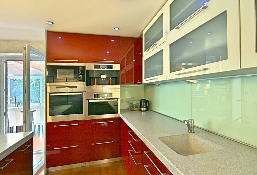 Luxury Villa With Private Pool & Sea View Near City Center Of Poreč