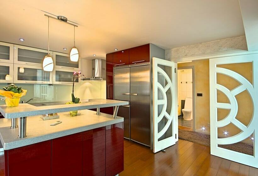 Luxury Villa With Private Pool & Sea View Near City Center Of Poreč