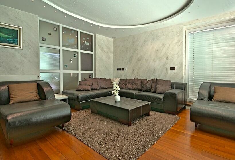 Luxury Villa With Private Pool & Sea View Near City Center Of Poreč