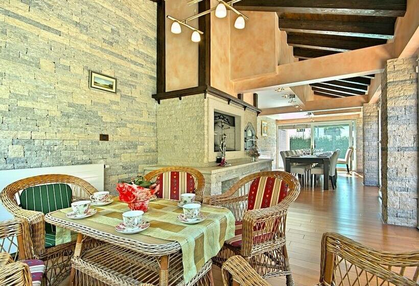 Luxury Villa With Private Pool & Sea View Near City Center Of Poreč