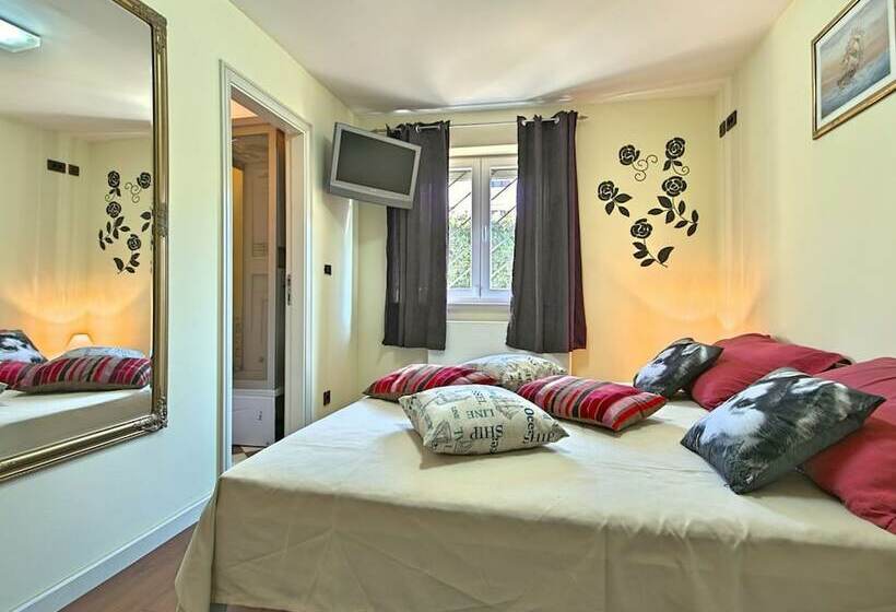 Luxury Villa With Private Pool & Sea View Near City Center Of Poreč