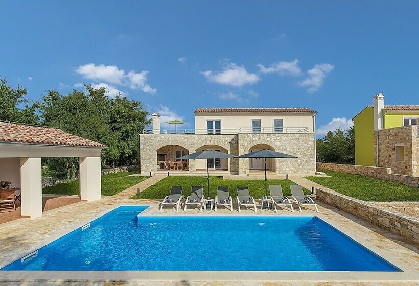 Modernly Furnished Villa With Private Pool For 6 Persons, Near Rovinj