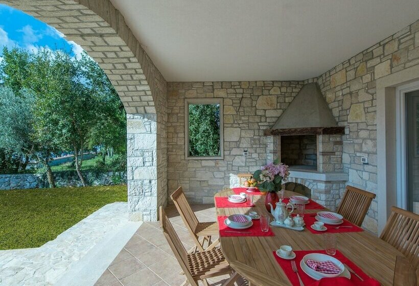 Modernly Furnished Villa With Private Pool For 6 Persons, Near Rovinj