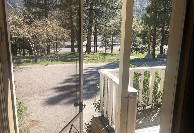 Mountain View Cabins