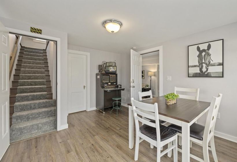 Park Place Cottage  Downtown Fayetteville  Walk Everywhere!