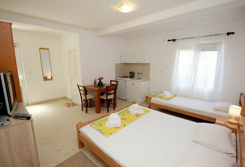 پانسیون Apartments Aleksandar