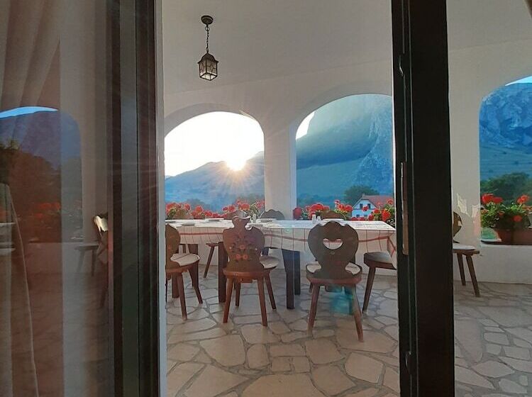 بنسيون Casa Kiraly Vendeghaz