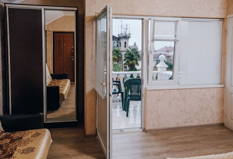 پانسیون Laura Guest House