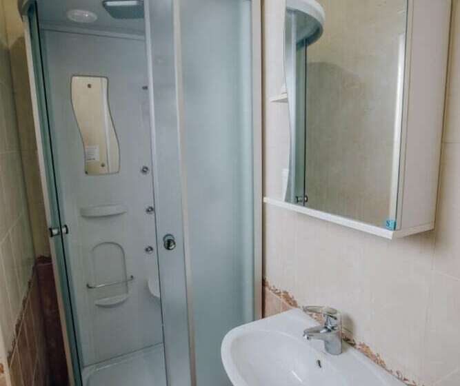 پانسیون Laura Guest House