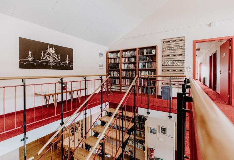 پانسیون Narfastadir Guesthouse