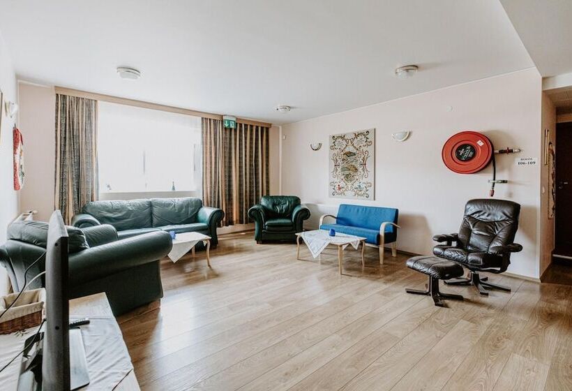 پانسیون Narfastadir Guesthouse