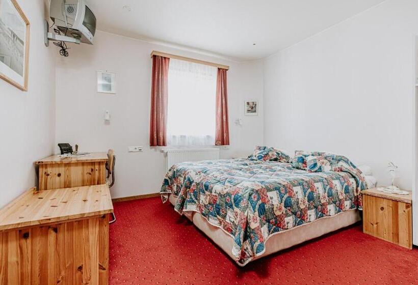 پانسیون Narfastadir Guesthouse