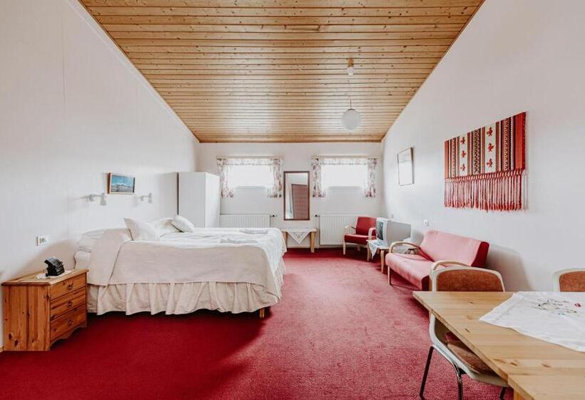 پانسیون Narfastadir Guesthouse