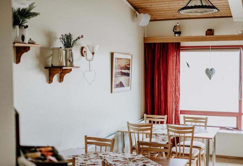 پانسیون Narfastadir Guesthouse