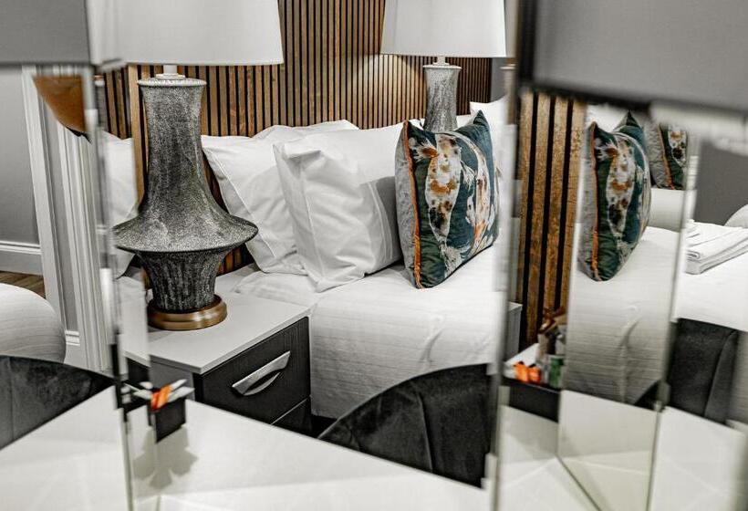 ペンション The Auction House