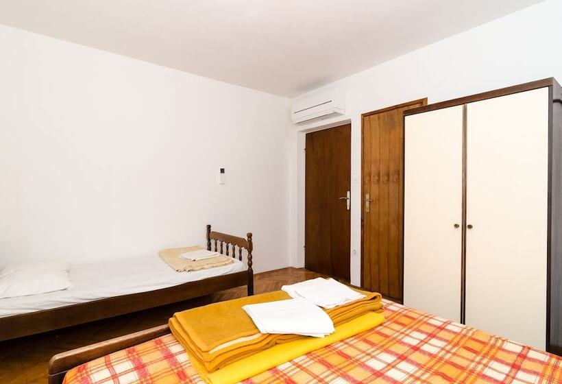 פנסיון Villa Peragić