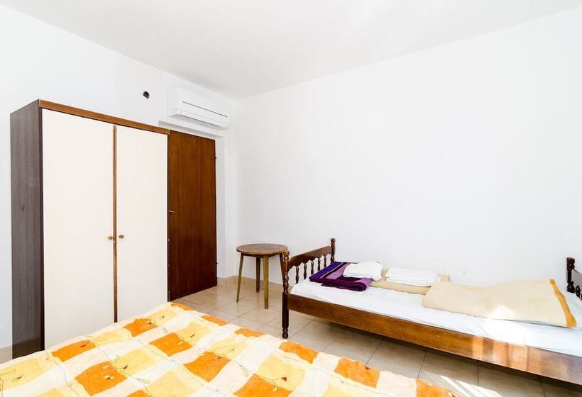 פנסיון Villa Peragić